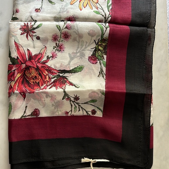 GIFT READY NWT Chan Luu 100% Silk Scarf - Picture 6 of 9